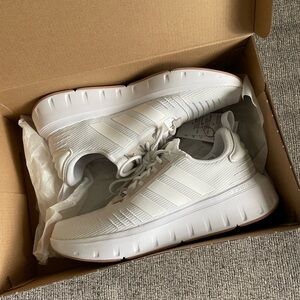 Adidas Swift Run 23